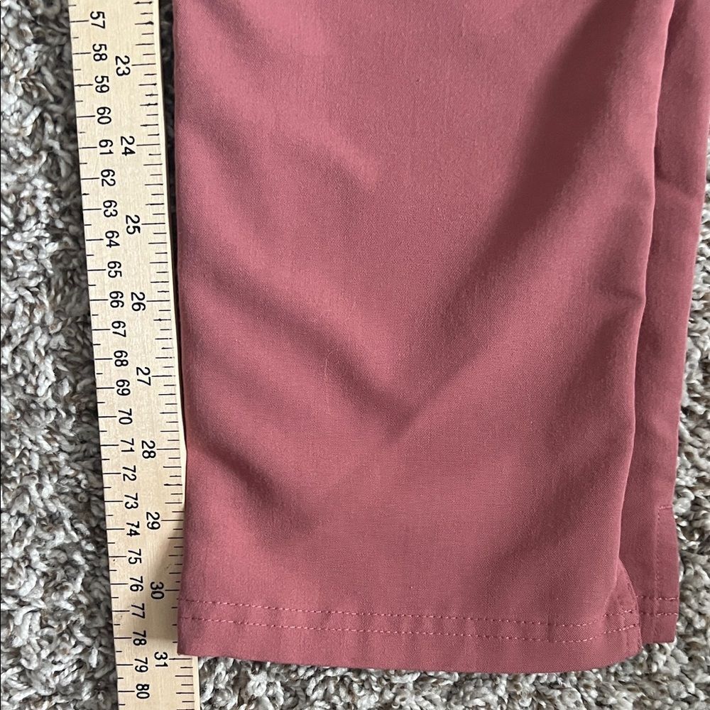 Like New! FIGS High Waisted Dowa Scrub Pants Mauve in Size XXS/T - Picture 15 of 16